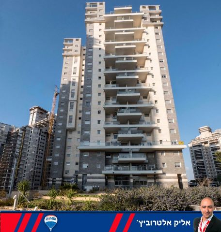 הבניין
