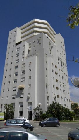 הבניין