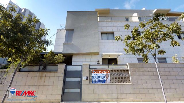 הבניין