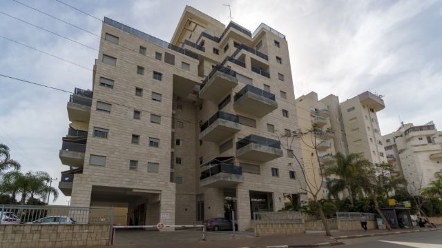 הבניין